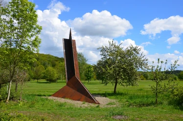 Skulptur Schwerter zu Pflugscharen von Gerd Winner in Salzgitter-Bad