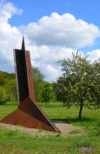 Skulptur Schwerter zu Pflugscharen von Gerd Winner in Salzgitter-Bad