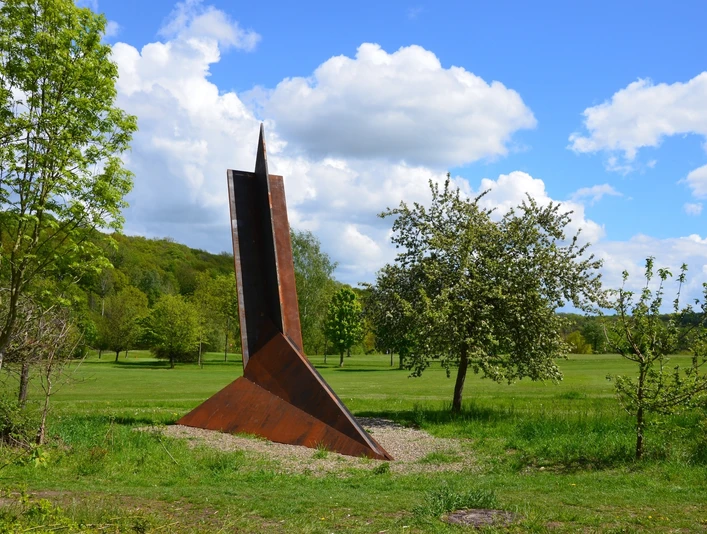 Skulptur Schwerter zu Pflugscharen von Gerd Winner in Salzgitter-Bad