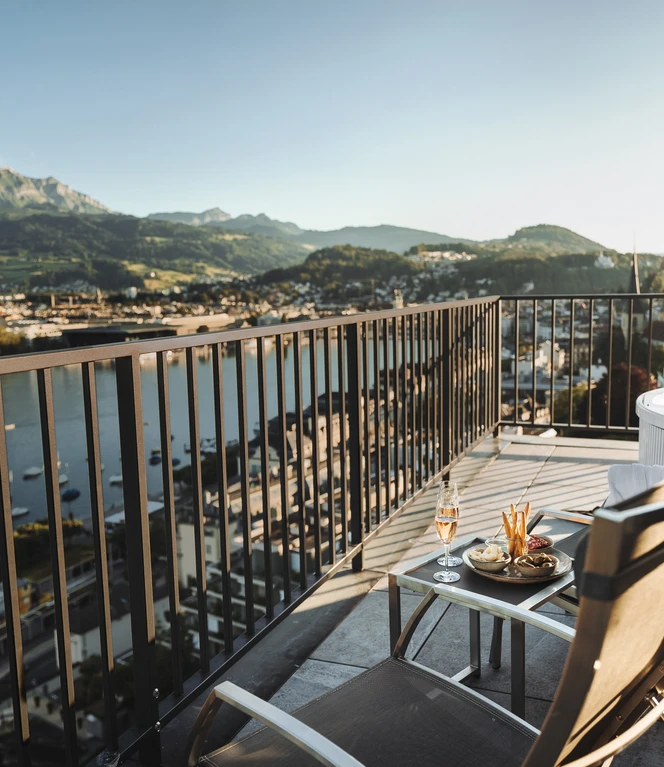 5_Hotel Montana Luzern Penthouse Junior Suite.jpg