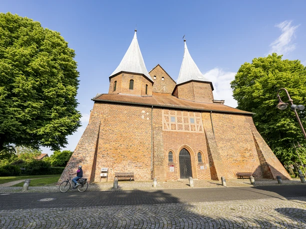 Dom zu Bardowick St. Peter und Paul Dom zu Bardowick St. Peter und Paul