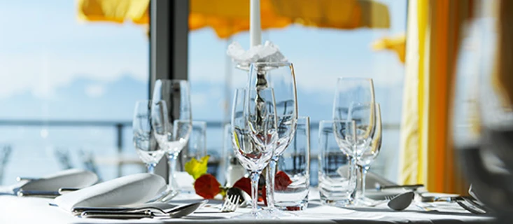 Rigi Kulm Innen Tisch.jpg