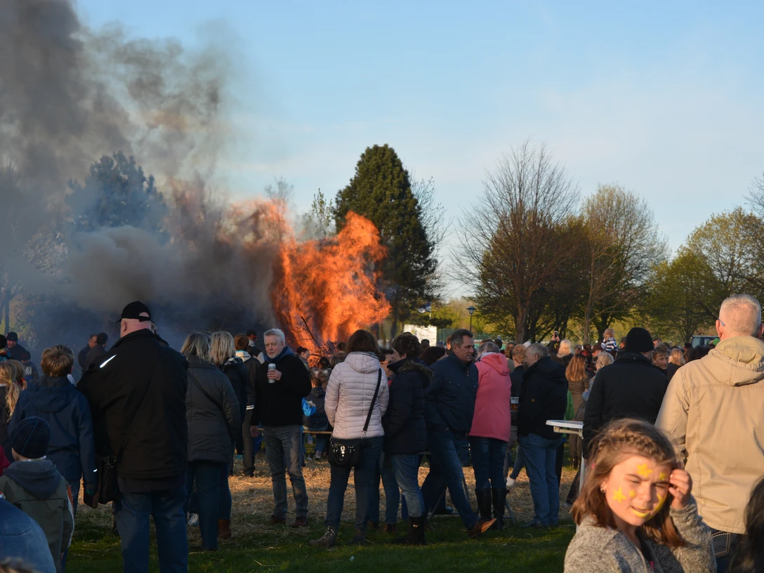Maifeuer in Brunsbüttel
