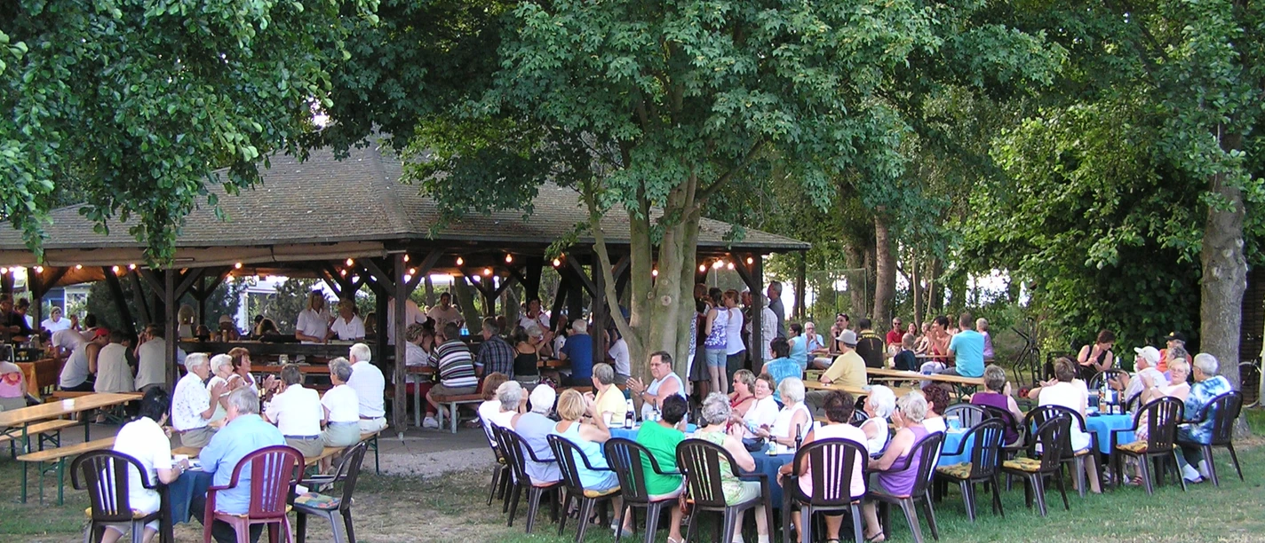 Grillhütte am Minigolfplatz in Steinhude Grillhütte am Minigolfplatz in Steinhude
