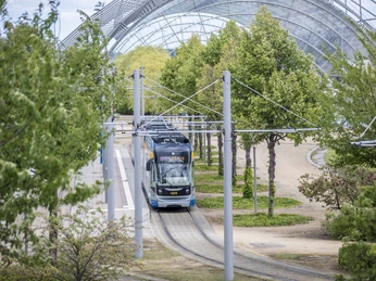 Nachhaltige Mobilität mit dem ÖPNV zum Leipziger Messegelände für Ihre Tagung & Konferenz in Leipzig Nachhaltige Mobilität mit dem ÖPNV zum Leipziger Messegelände für Tagung & Konferenz Leipzig ConventionSustainable mobility with public transport to the Leipzig exhibition Center for meeting & conference Leipzig conventionUdržitelná mobilita veřejnou dopravou na lipské výstaviště na konferenci Leipzig Convention & ConferenceZrównoważona mobilność transportem publicznym do centrum wystawowego w Lipsku na konferencję Leipzig Convention & ConferenceDuurzame mobiliteit met het openbaar vervoer naar het expositiecentrum van Leipzig voor de Leipzig Convention & ConferenceMobilità sostenibile con i mezzi pubblici verso il Centro Esposizioni di Lipsia per la Convention & Conference di Lipsia