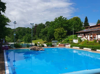 Freibad Lauenburg 2021©Dorothée Meyer (21).jpg