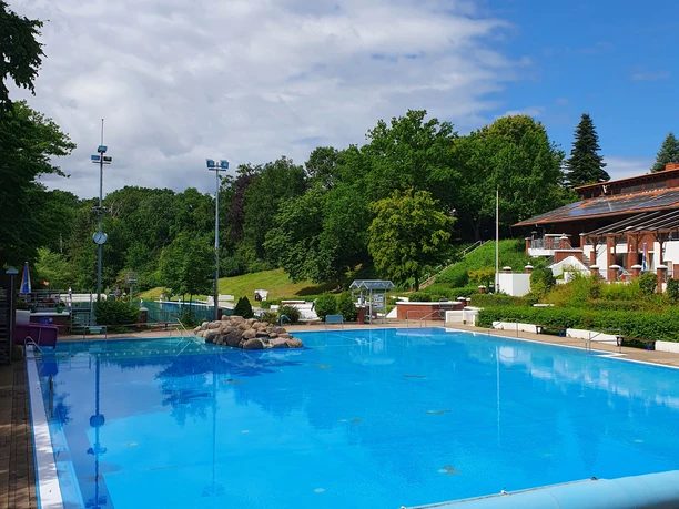 Freibad Lauenburg 2021©Dorothée Meyer (21).jpg