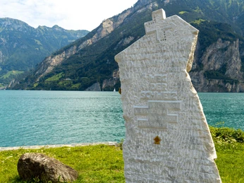 large_-Eingangsportal Isleten.jpg