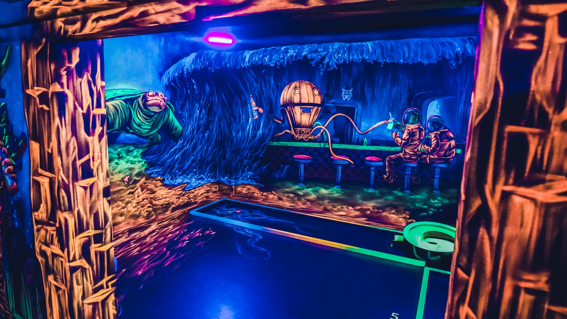BLACKLUXX® - 3D- Schwarzlicht Minigolf