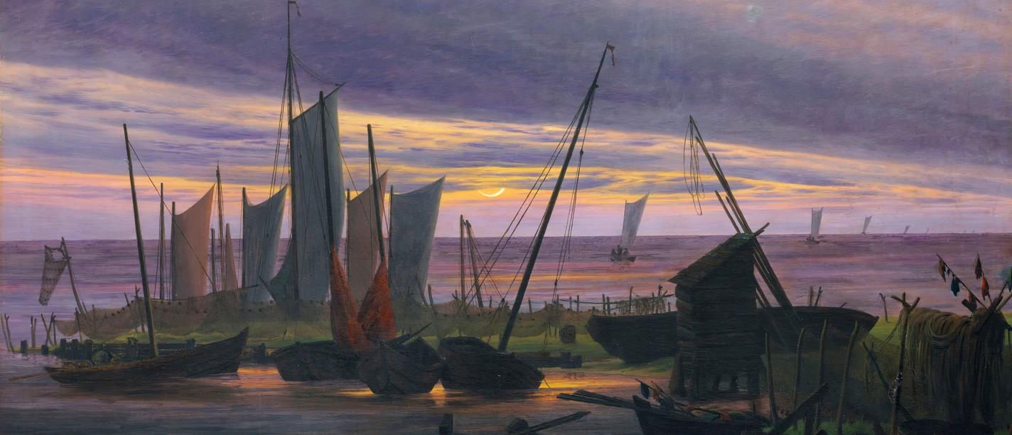 caspar-david-friedrich-schiffe-im-hafen-am-abend.jpg Segelboote ruhen im Abenddämmerungslicht an einem ruhigen Hafen mit dramatischem Himmel.