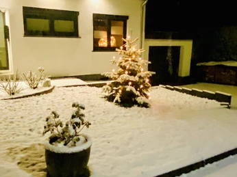 Hausansicht im Winter