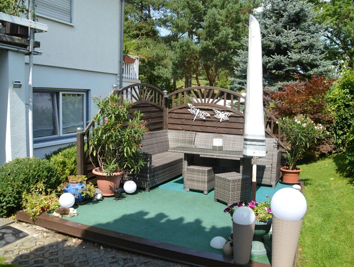 gemütliche Sitzecke im Garten