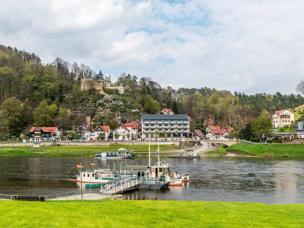 Kurort Rathen am Fuß der Bastei
