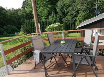 Sitzmöglichkeiten auf der Terrasse