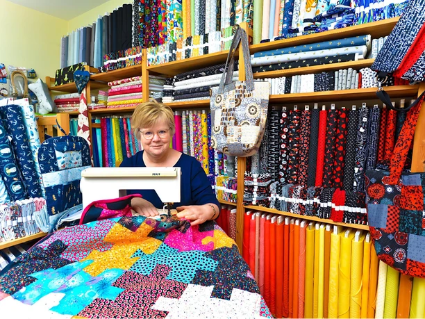 Anke Hanstein im St bbchen Foto Stefan Bochenek Urheber Erlebnisregion Mittleres Fuldatal 1MB