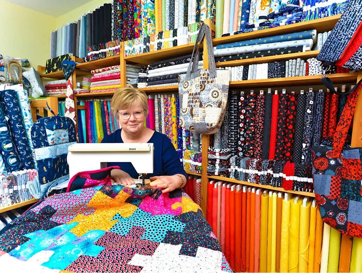 Anke Hanstein im St bbchen Foto Stefan Bochenek Urheber Erlebnisregion Mittleres Fuldatal 1MB