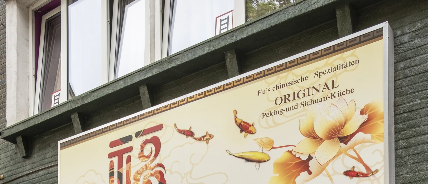 China Fortuna Haus Main entrance to the restaurant, with a remarkable large sign above it with the restaurant name and floral details.