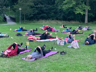 Mondschein Yoga