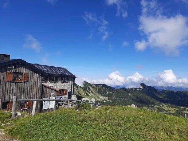 Weilheimer Hütte am Krottenkopf, Eschenlohe