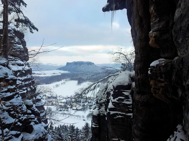 Blick vom Pfaffenstein zum Lilienstein Blick vom Pfaffenstein zum Lilienstein
