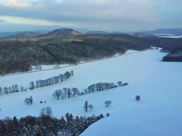 Blick vom Gohrisch zum Pfaffenstein Blick vom Gohrisch zum Pfaffenstein