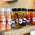 Chili-Salz-Oele-Saucen-Chilli-Manufaktur-Susanne-Menke-Lueneburger-Heide.jpeg Chili Salze, Öle und Saucen im Hofladen Chilli Manufaktur Susanne Menke Lüneburger Heide
