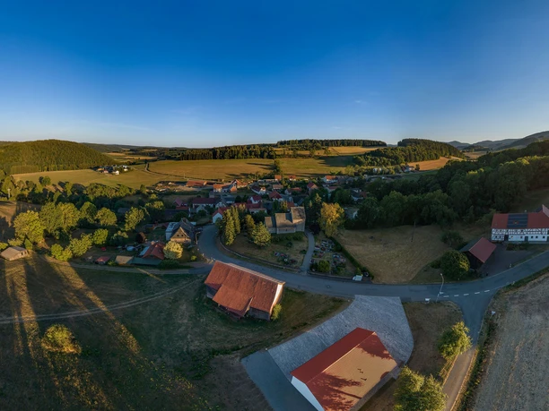 luftpanorama-welleringhausen-maik-julemann_c__tourist-information-willingen.jpg