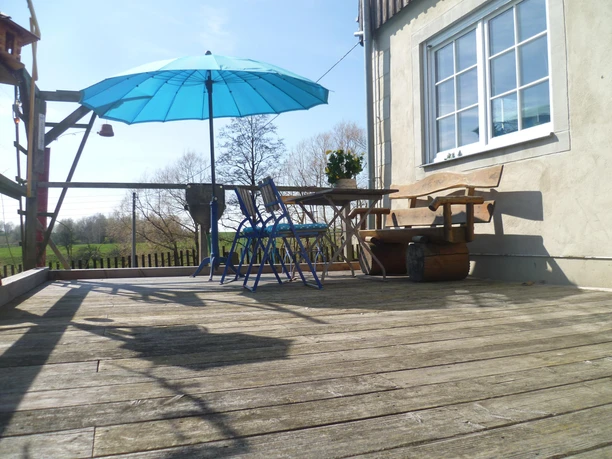 Terrasse mit Sitzmöglichkeiten