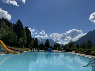 Warmfreibad_Farchant_c_Tourist_Information_Farchant.jpg