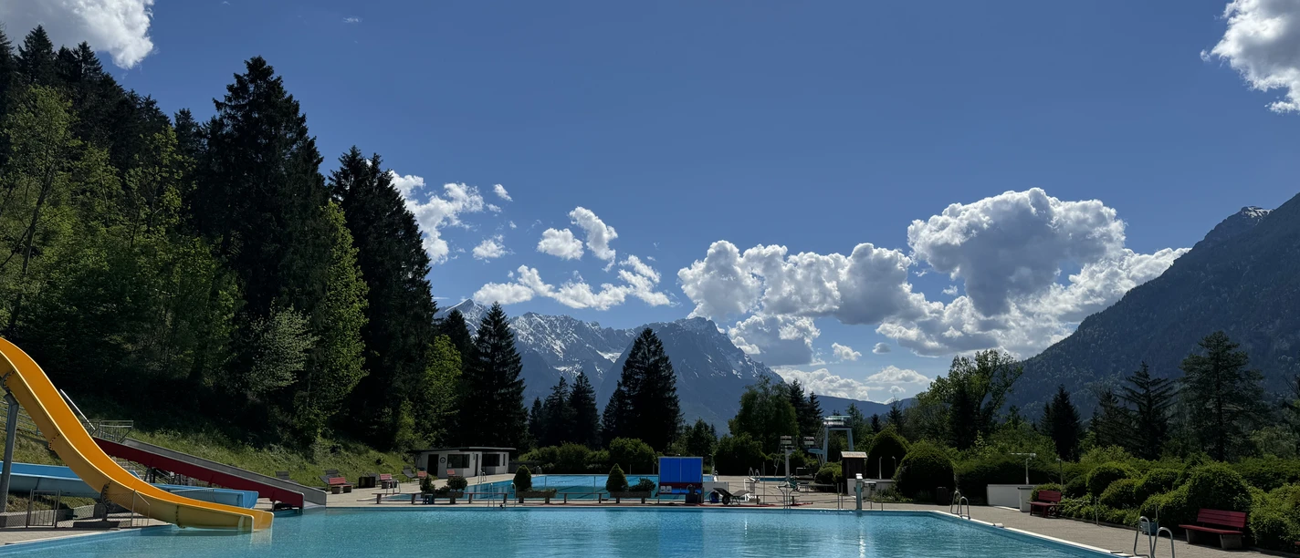 Warmfreibad_Farchant_c_Tourist_Information_Farchant.jpg