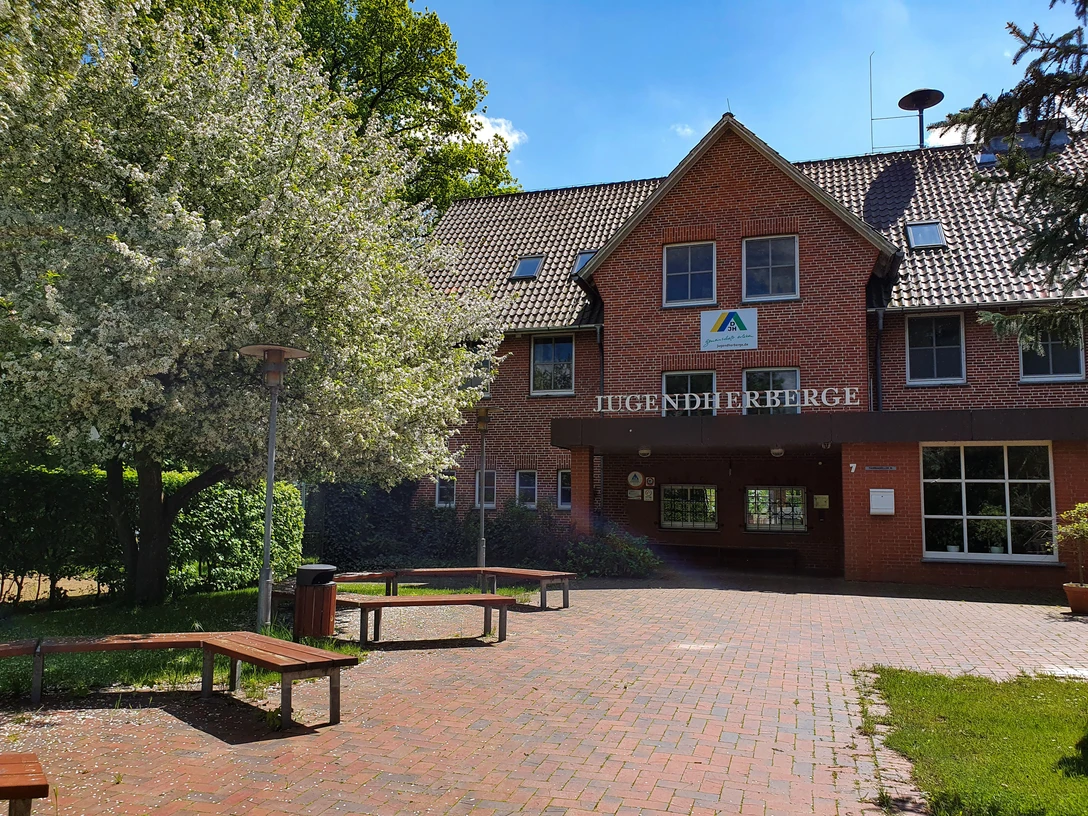 Eingang JHB am Sportplatz©Dorothée Meyer (467).jpg