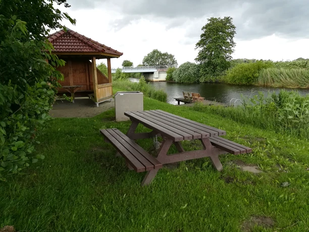 Bootsanleger mit Grillplatz - Osterbruch
