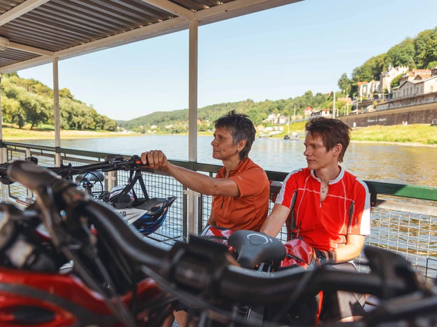 On the Königstein ferry Two cyclists on the Königstein ferry