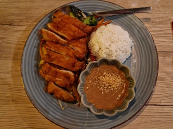 Knuspriges Hähnchen im Restaurant Cyclo in Hövelhof | Paderborner Land