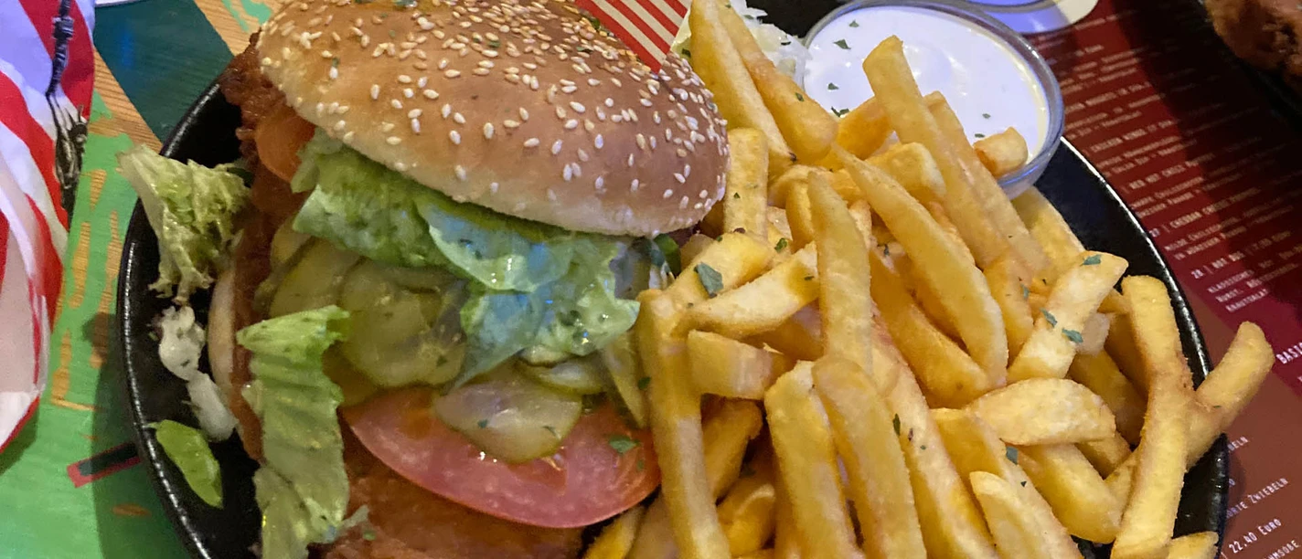 Burger mit Pommes | Gastronomie im Paderborner Land