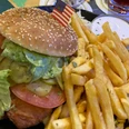 Burger mit Pommes | Gastronomie im Paderborner Land Burger mit Pommes | Gastronomie im Paderborner Land