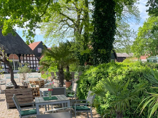 Lukas Hofcafe Huede Aussenbereich.jpg