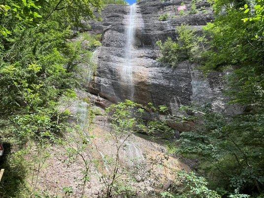 Wasserfall Vitznau.jpg