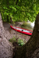 Kanu am Ufer_2