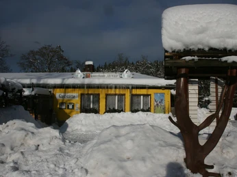 Eingeschneite Kräuterbaude