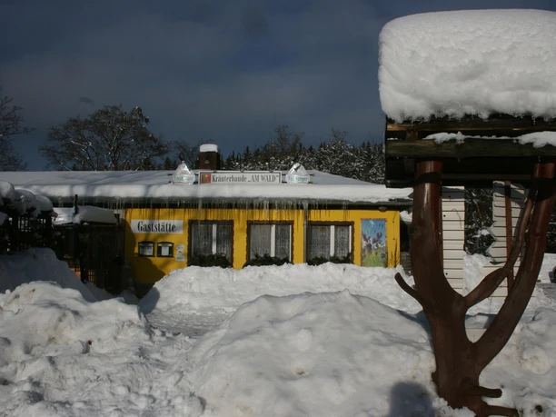 Eingeschneite Kräuterbaude