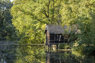Altes Zollhaus an Grenzschleuse vor Umbau.jpg