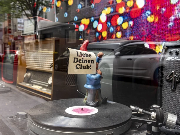 Tsunami Club A glittering sea of lights is reflected in the windows of the Tsunami Club in Cologne.