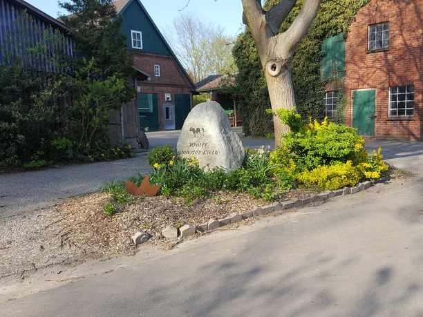 LandGut Wolff-von der Lieth_Hofeingang.jpg