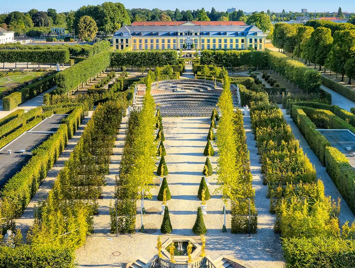 Gartentheater Lars Gerhardts Hero.jpg