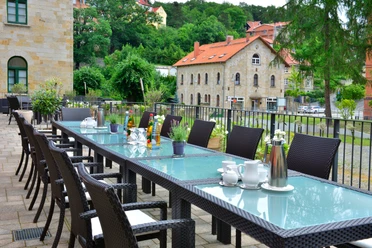 Schlosshotel Blankenburg - Terrasse mit Tafel Schlosshotel Blankenburg - Terrasse mit Tafel