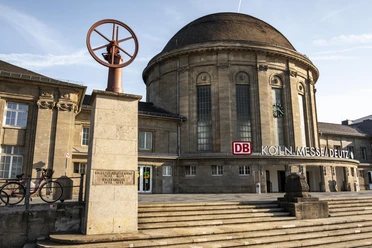 Otto- und Langen-Denkmal Denkmal zur Erfindung des Gasmotors durch Nikolas August Otto in Köln Deutz