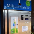 Milchtankstelle Milchtankstelle in Lohmar bietet rund um die Uhr frische Milch zum Selberzapfen an, ideal für Genießer.