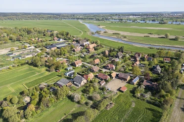 Marschhufendorf Brackede van bovenaf Marschhufendorf Brackede van bovenaf