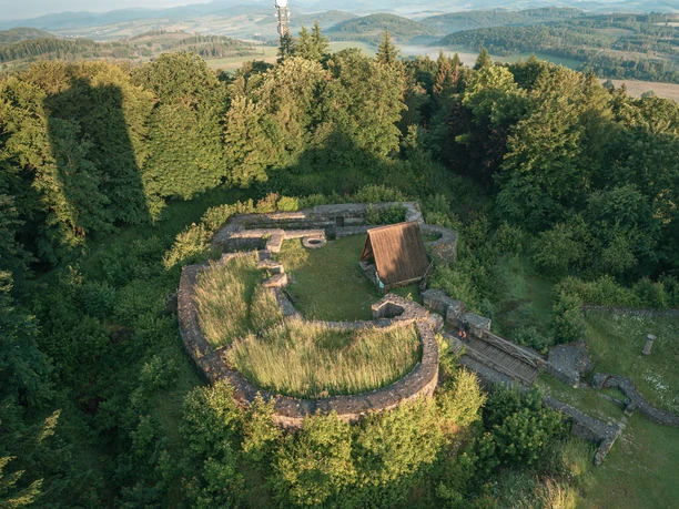 Ruine auf dem Eisenberg Ruine auf dem Eisenberg in Korbach